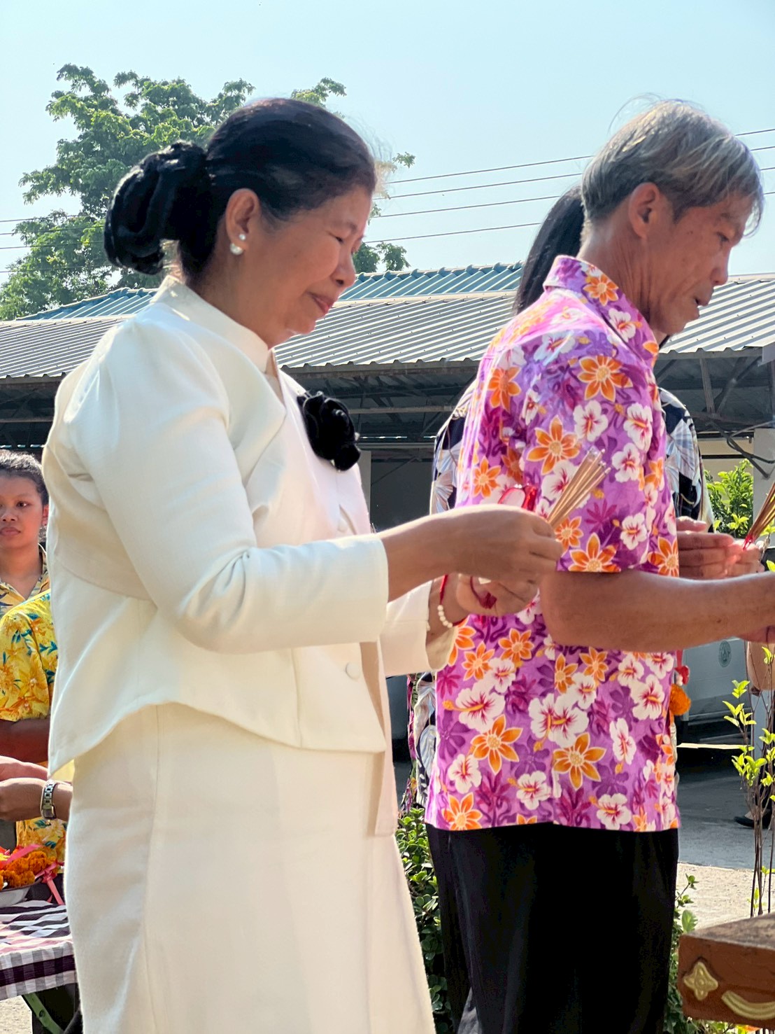 title - ส.ป.ก. ยโสธร จัดพิธีเจริญพระพุทธมนต์ทำบุญถวายภัตตาหารเพลแด่พระสงฆ์ พิธีสักการะศาลเจ้าที่และสิ่งศักดิ์สิทธิ์ประจำสำนักงาน เนื่องในเทศกาลวันขึ้นปีใหม่ไทย